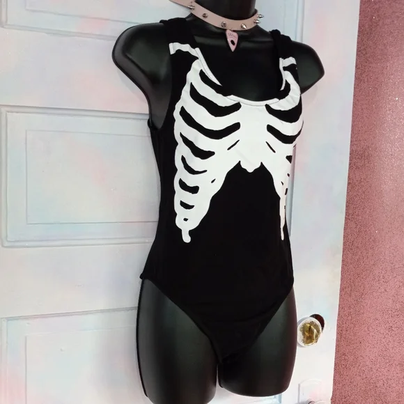Bad To The Bone Iron Fist ribcage bodysuit! Nwt so forkin rad 🤘 - Picture 5 of 9